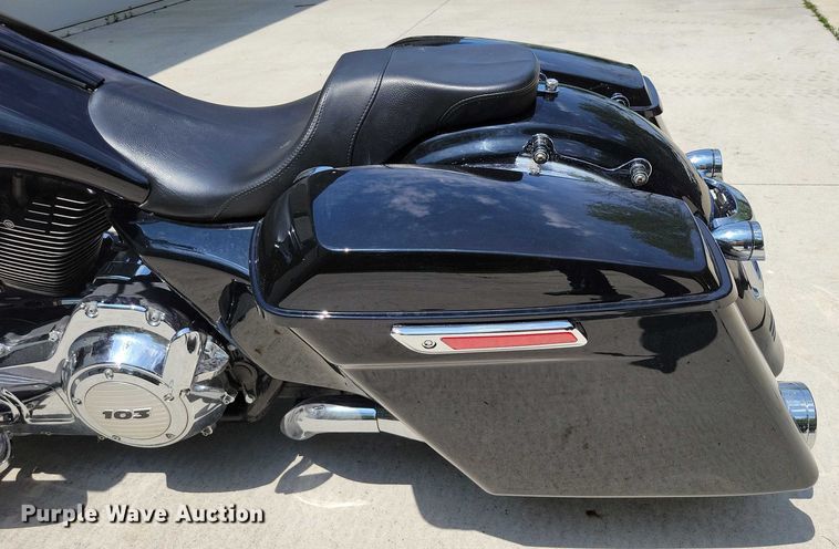 image for item DX7142 2013 Harley Davidson Street Glide motorcycle