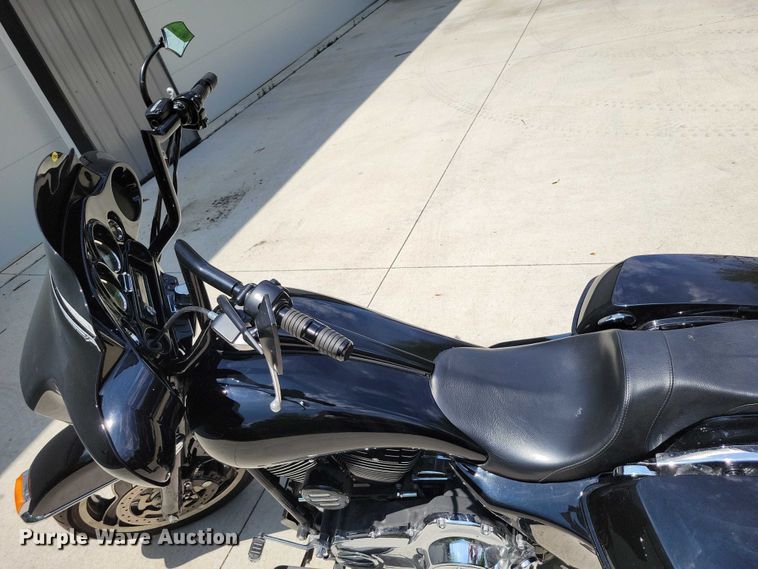 image for item DX7142 2013 Harley Davidson Street Glide motorcycle