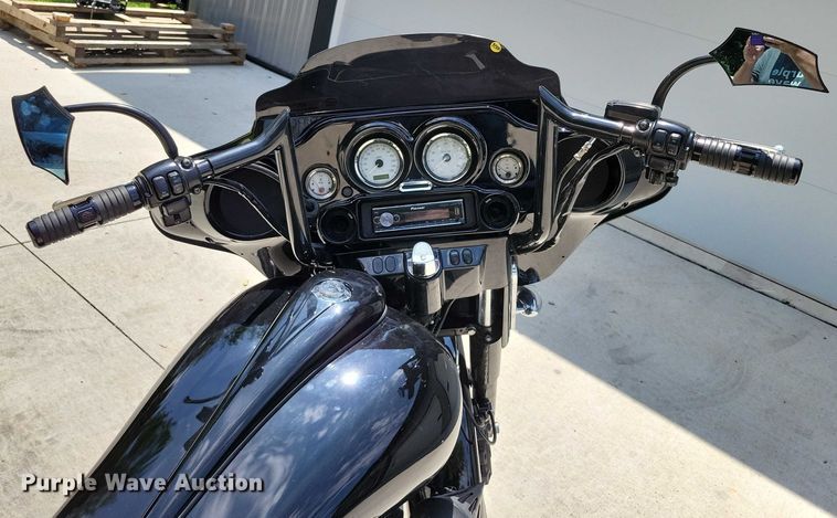 image for item DX7142 2013 Harley Davidson Street Glide motorcycle