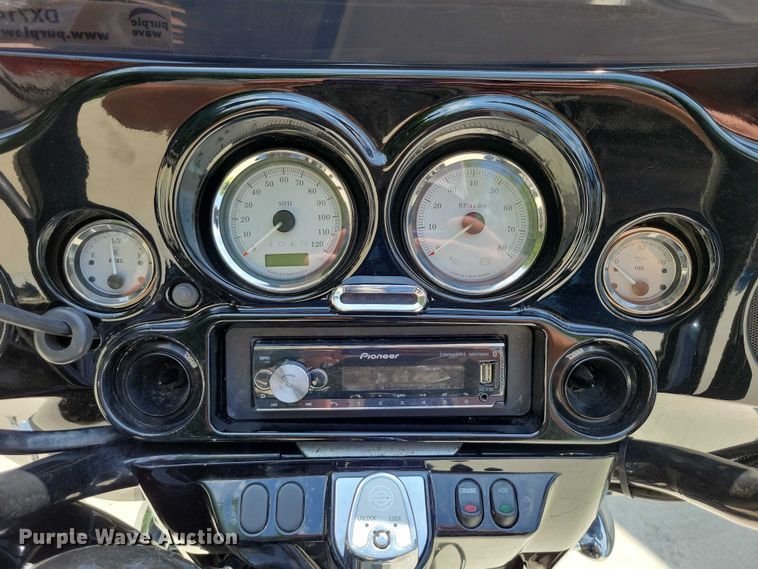 image for item DX7142 2013 Harley Davidson Street Glide motorcycle