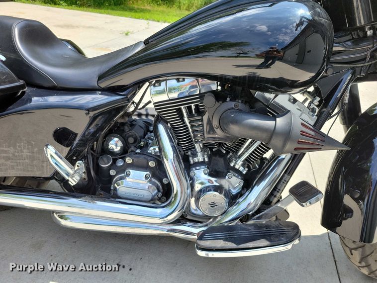 image for item DX7142 2013 Harley Davidson Street Glide motorcycle