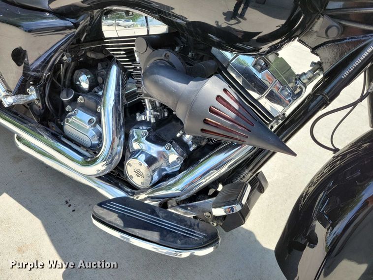 image for item DX7142 2013 Harley Davidson Street Glide motorcycle