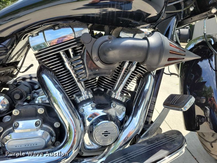 image for item DX7142 2013 Harley Davidson Street Glide motorcycle