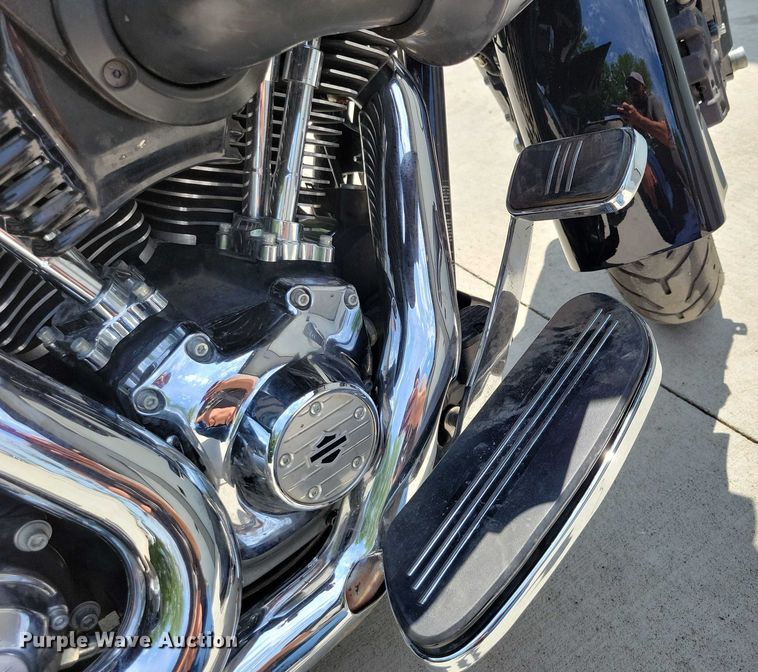 image for item DX7142 2013 Harley Davidson Street Glide motorcycle