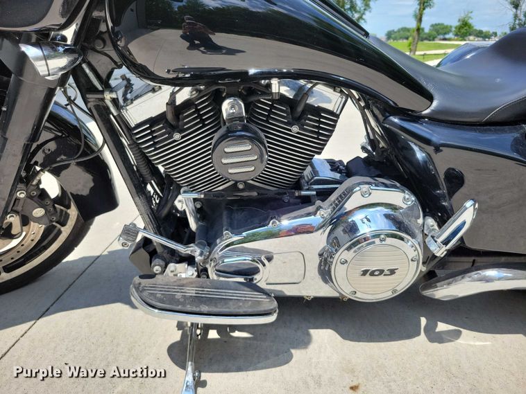 image for item DX7142 2013 Harley Davidson Street Glide motorcycle