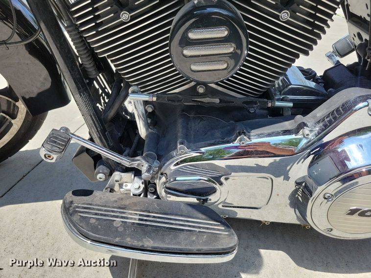 image for item DX7142 2013 Harley Davidson Street Glide motorcycle