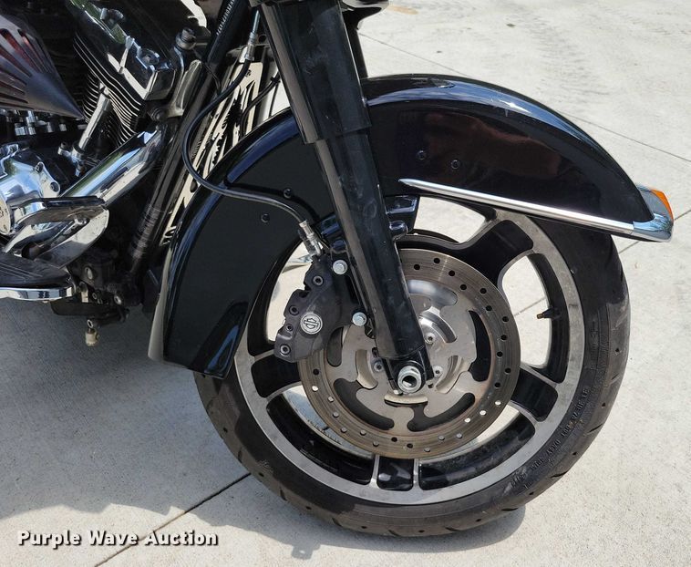 image for item DX7142 2013 Harley Davidson Street Glide motorcycle