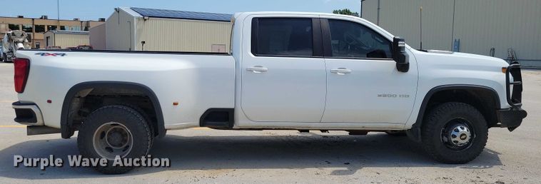 image for item DX7197 2021 Chevrolet Silverado 3500HD Crew Cab pickup truck