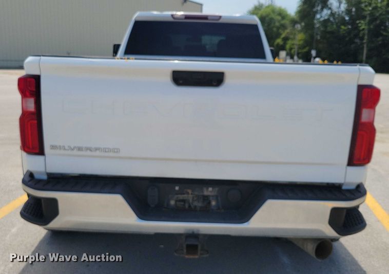 image for item DX7197 2021 Chevrolet Silverado 3500HD Crew Cab pickup truck