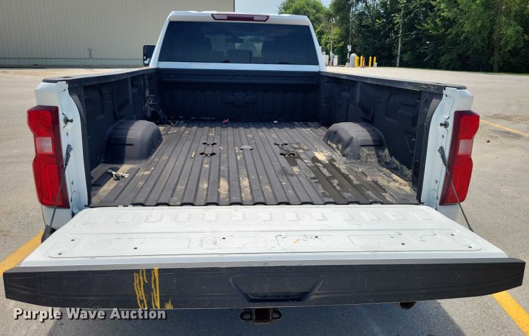 image for item DX7197 2021 Chevrolet Silverado 3500HD Crew Cab pickup truck