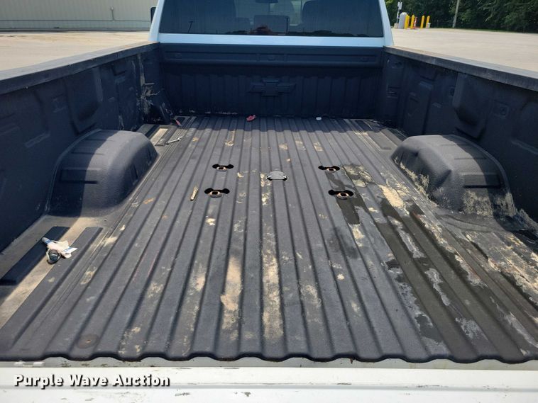 image for item DX7197 2021 Chevrolet Silverado 3500HD Crew Cab pickup truck