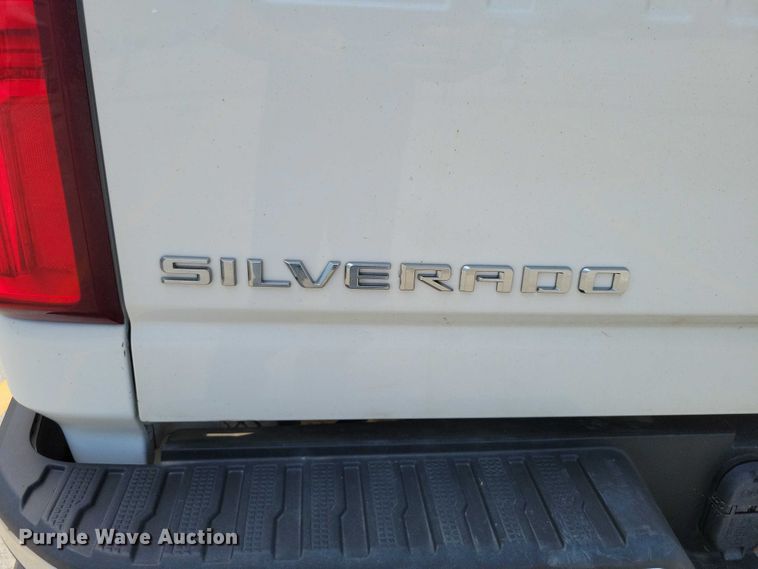 image for item DX7197 2021 Chevrolet Silverado 3500HD Crew Cab pickup truck