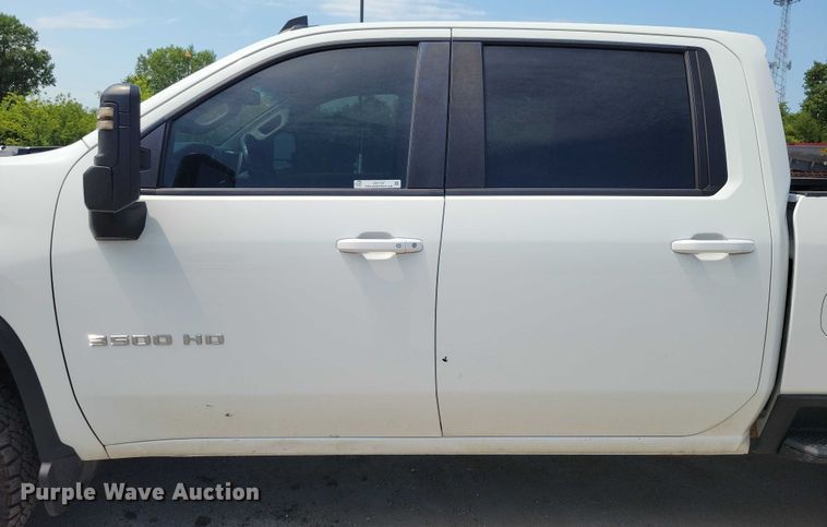 image for item DX7197 2021 Chevrolet Silverado 3500HD Crew Cab pickup truck