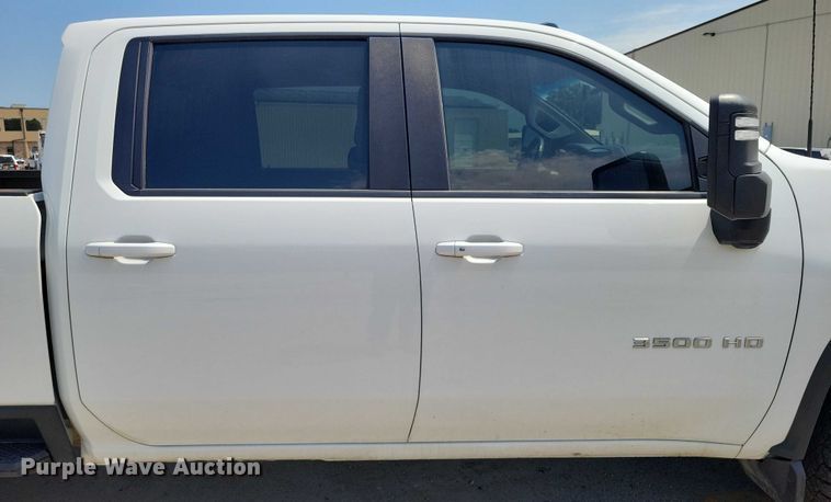 image for item DX7197 2021 Chevrolet Silverado 3500HD Crew Cab pickup truck