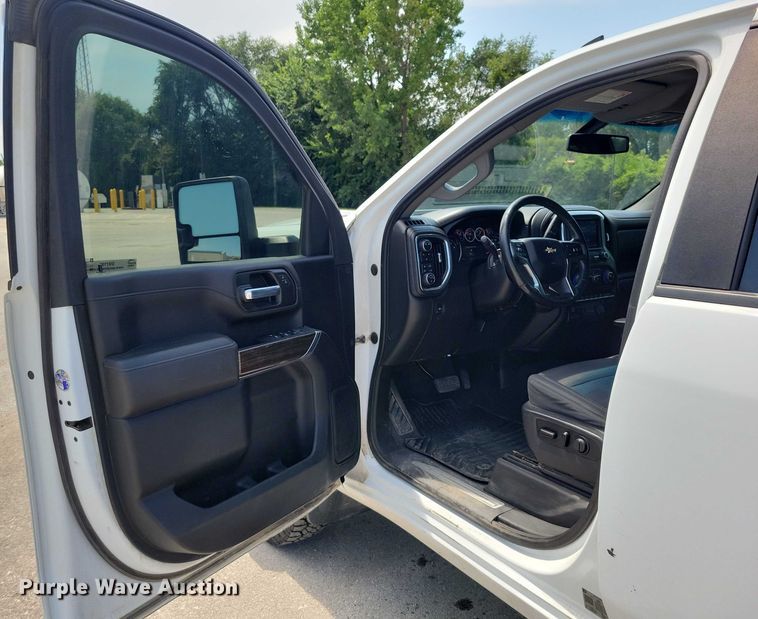 image for item DX7197 2021 Chevrolet Silverado 3500HD Crew Cab pickup truck