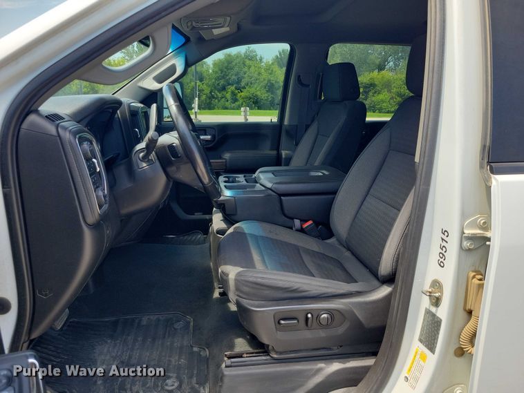 image for item DX7197 2021 Chevrolet Silverado 3500HD Crew Cab pickup truck