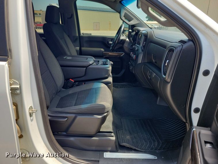 image for item DX7197 2021 Chevrolet Silverado 3500HD Crew Cab pickup truck