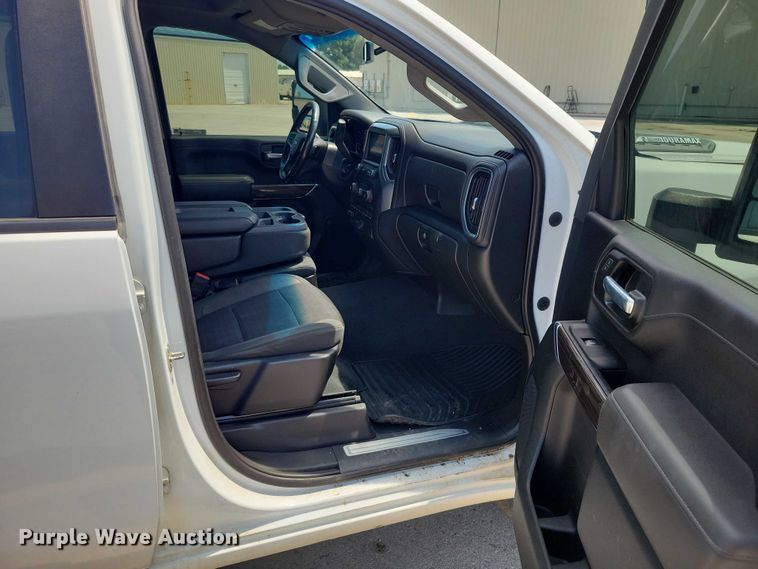 image for item DX7197 2021 Chevrolet Silverado 3500HD Crew Cab pickup truck