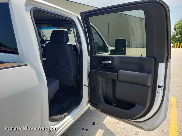 image for item DX7197 2021 Chevrolet Silverado 3500HD Crew Cab pickup truck