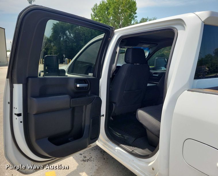 image for item DX7197 2021 Chevrolet Silverado 3500HD Crew Cab pickup truck