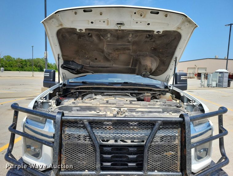 image for item DX7197 2021 Chevrolet Silverado 3500HD Crew Cab pickup truck