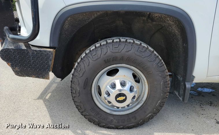 image for item DX7197 2021 Chevrolet Silverado 3500HD Crew Cab pickup truck