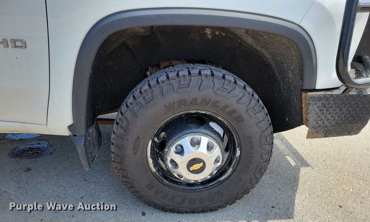 image for item DX7197 2021 Chevrolet Silverado 3500HD Crew Cab pickup truck