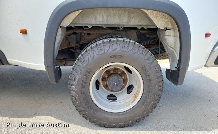 image for item DX7197 2021 Chevrolet Silverado 3500HD Crew Cab pickup truck