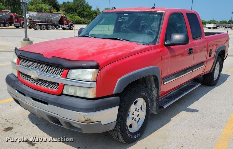 image for item DX7199 2004 Chevrolet Silverado 1500 Ext. Cab pickup truck