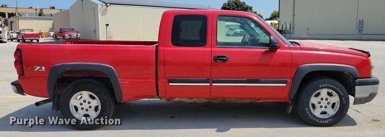 image for item DX7199 2004 Chevrolet Silverado 1500 Ext. Cab pickup truck