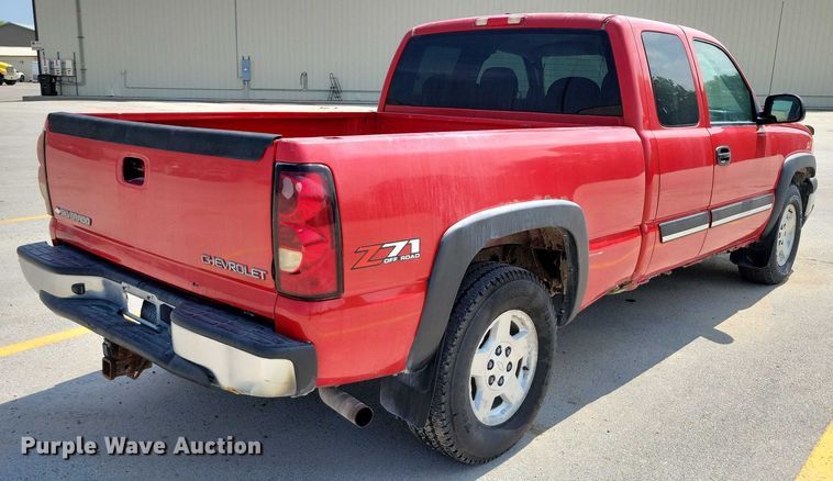 image for item DX7199 2004 Chevrolet Silverado 1500 Ext. Cab pickup truck