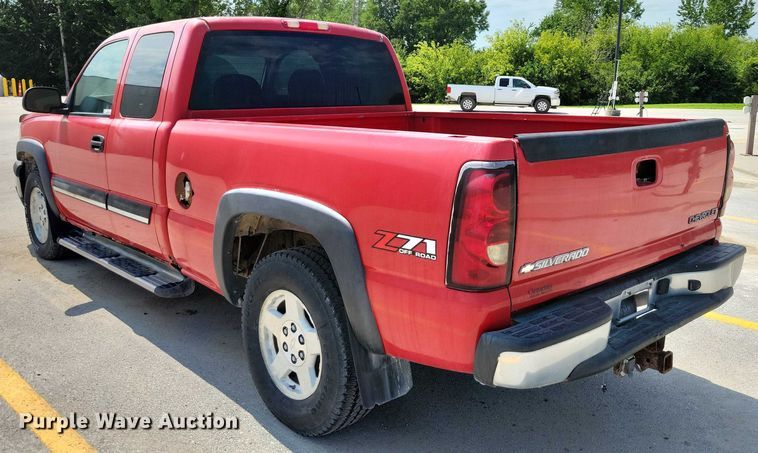 image for item DX7199 2004 Chevrolet Silverado 1500 Ext. Cab pickup truck