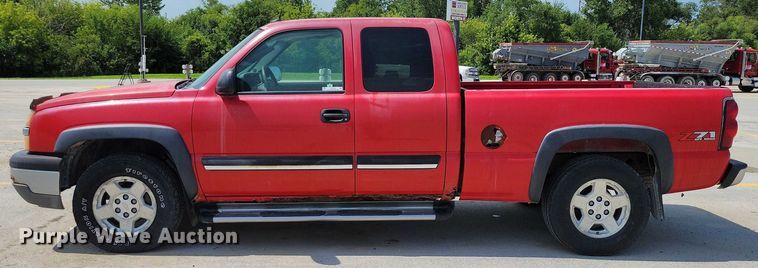 image for item DX7199 2004 Chevrolet Silverado 1500 Ext. Cab pickup truck