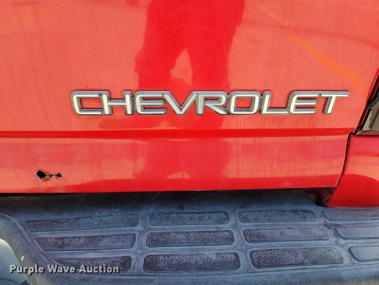 image for item DX7199 2004 Chevrolet Silverado 1500 Ext. Cab pickup truck