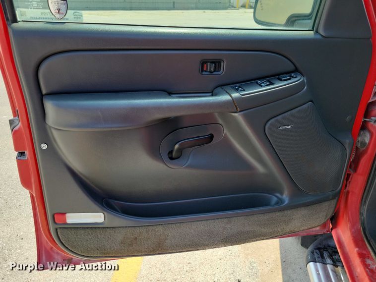 image for item DX7199 2004 Chevrolet Silverado 1500 Ext. Cab pickup truck