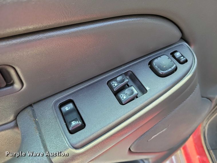 image for item DX7199 2004 Chevrolet Silverado 1500 Ext. Cab pickup truck