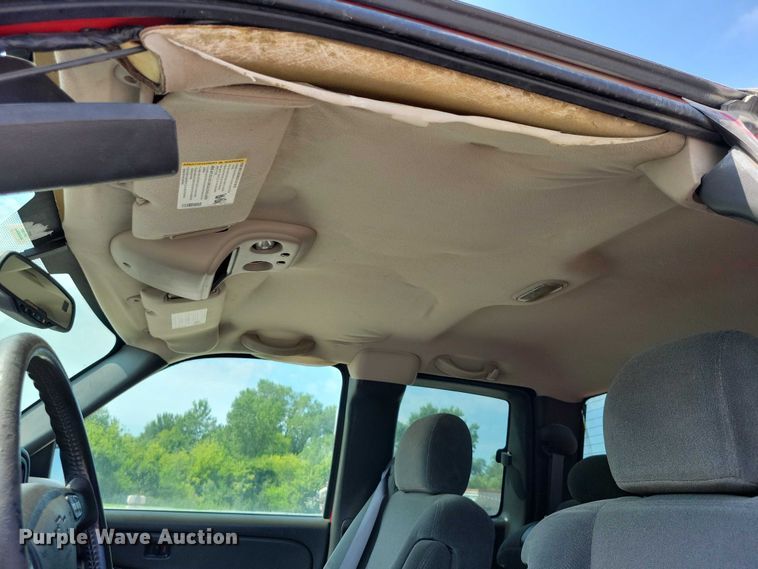 image for item DX7199 2004 Chevrolet Silverado 1500 Ext. Cab pickup truck