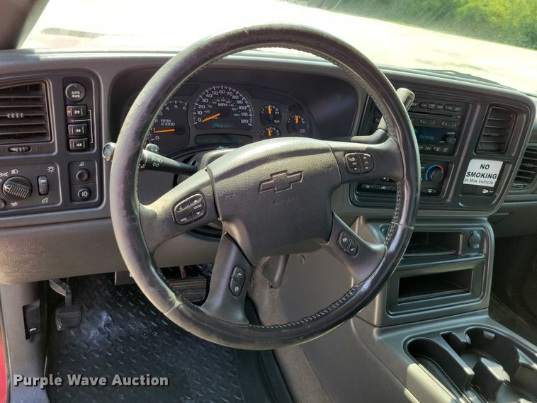 image for item DX7199 2004 Chevrolet Silverado 1500 Ext. Cab pickup truck