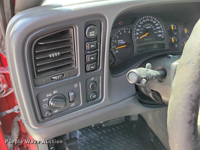 image for item DX7199 2004 Chevrolet Silverado 1500 Ext. Cab pickup truck