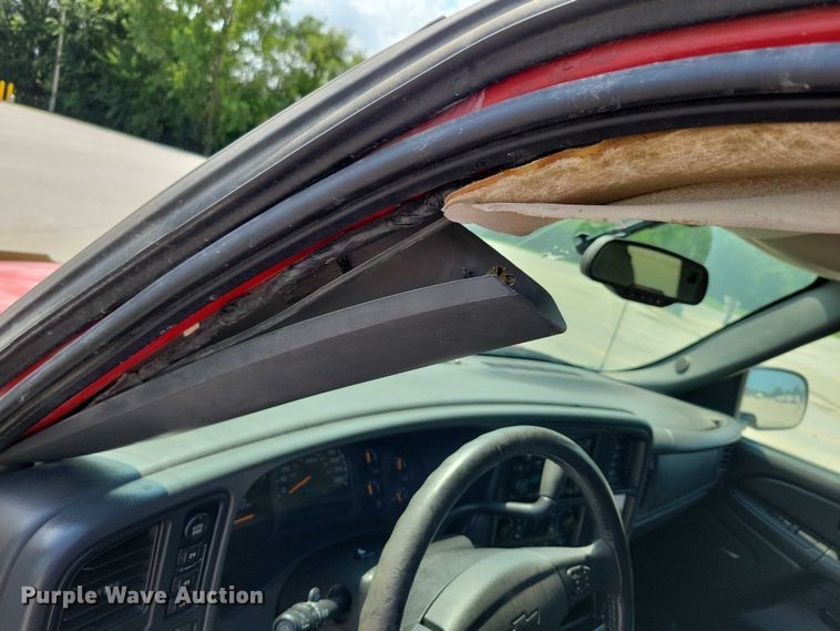 image for item DX7199 2004 Chevrolet Silverado 1500 Ext. Cab pickup truck