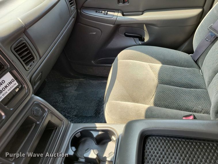 image for item DX7199 2004 Chevrolet Silverado 1500 Ext. Cab pickup truck