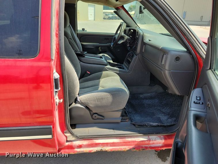 image for item DX7199 2004 Chevrolet Silverado 1500 Ext. Cab pickup truck