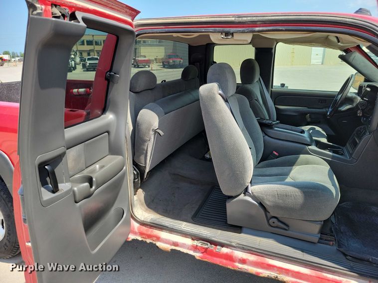 image for item DX7199 2004 Chevrolet Silverado 1500 Ext. Cab pickup truck