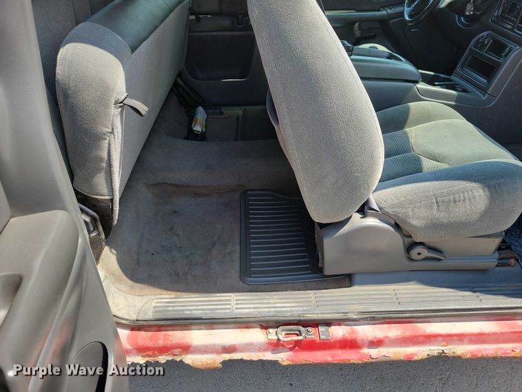 image for item DX7199 2004 Chevrolet Silverado 1500 Ext. Cab pickup truck