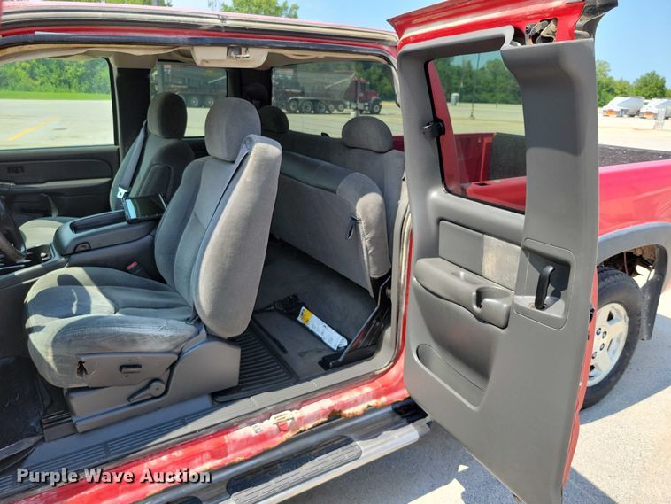image for item DX7199 2004 Chevrolet Silverado 1500 Ext. Cab pickup truck
