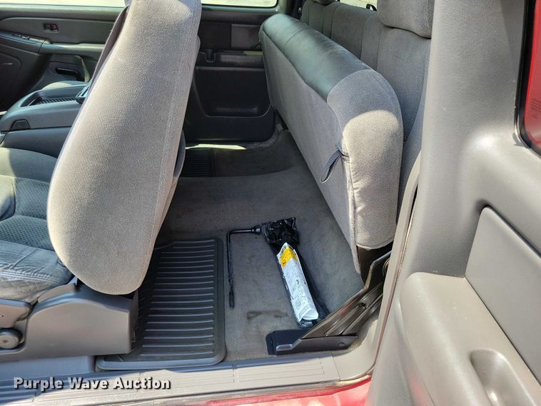 image for item DX7199 2004 Chevrolet Silverado 1500 Ext. Cab pickup truck