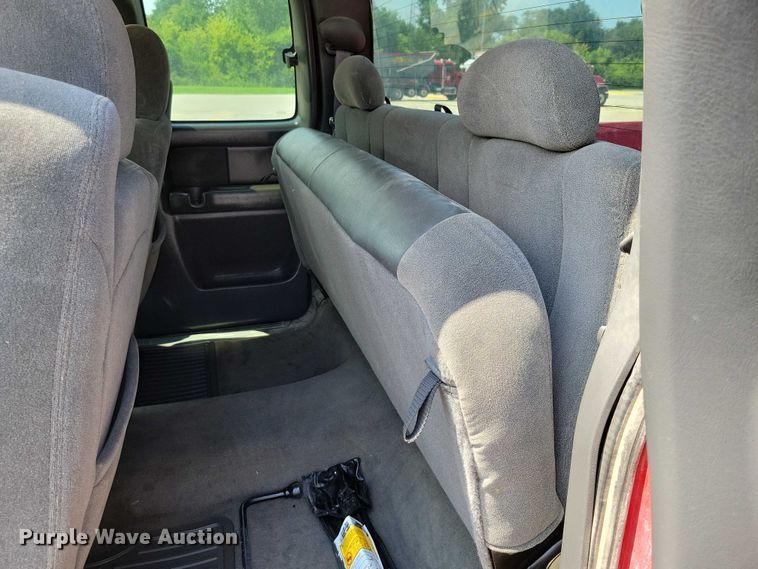 image for item DX7199 2004 Chevrolet Silverado 1500 Ext. Cab pickup truck