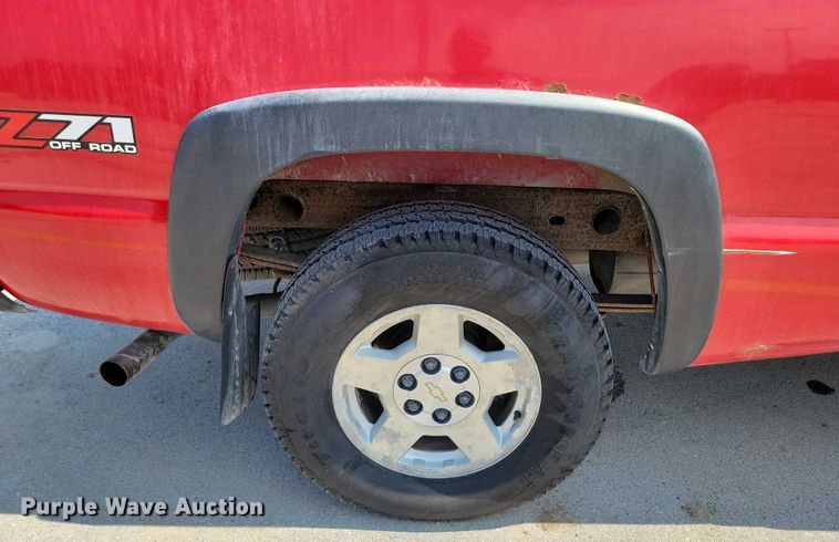 image for item DX7199 2004 Chevrolet Silverado 1500 Ext. Cab pickup truck