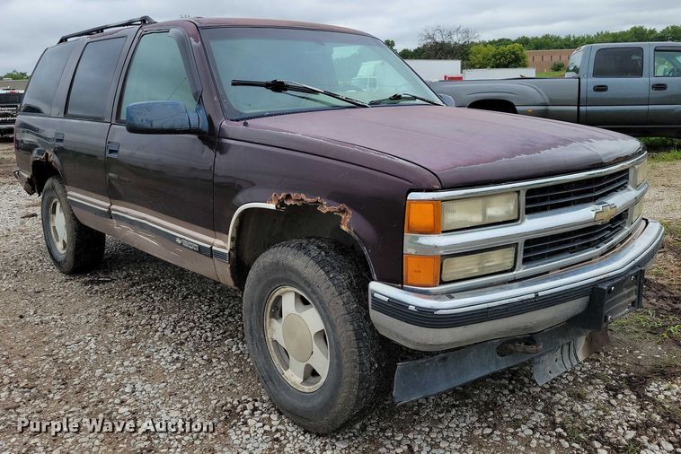 image for item DX7204 1996 Chevrolet 1500 Tahoe SUV