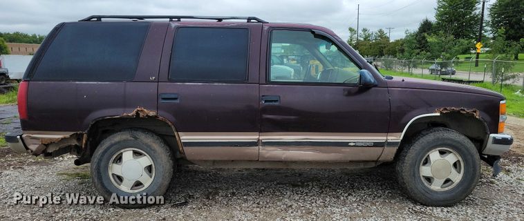 image for item DX7204 1996 Chevrolet 1500 Tahoe SUV